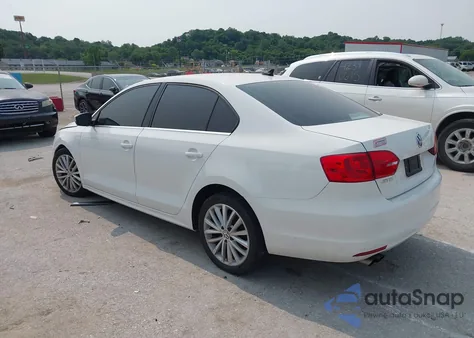 2013 Volkswagen Jetta 2.5L Sel z USA, uszkodzony, nr VIN 3VWLP7AJ2DM393752